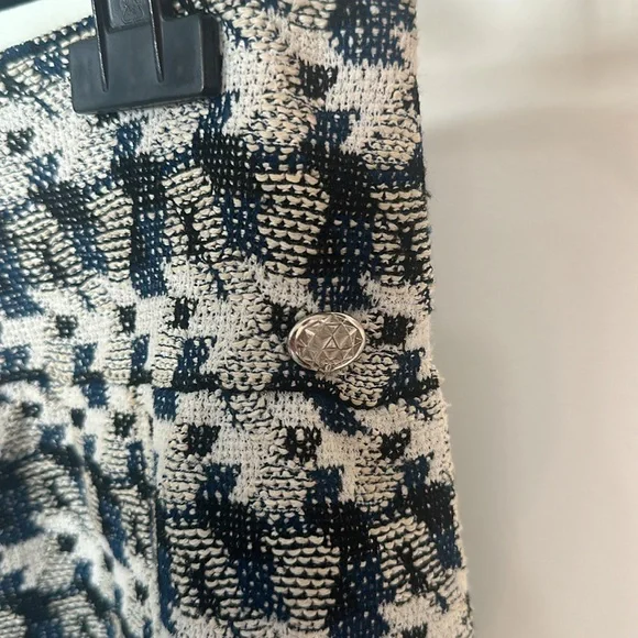 Chanel skirt - Picture 2 of 4